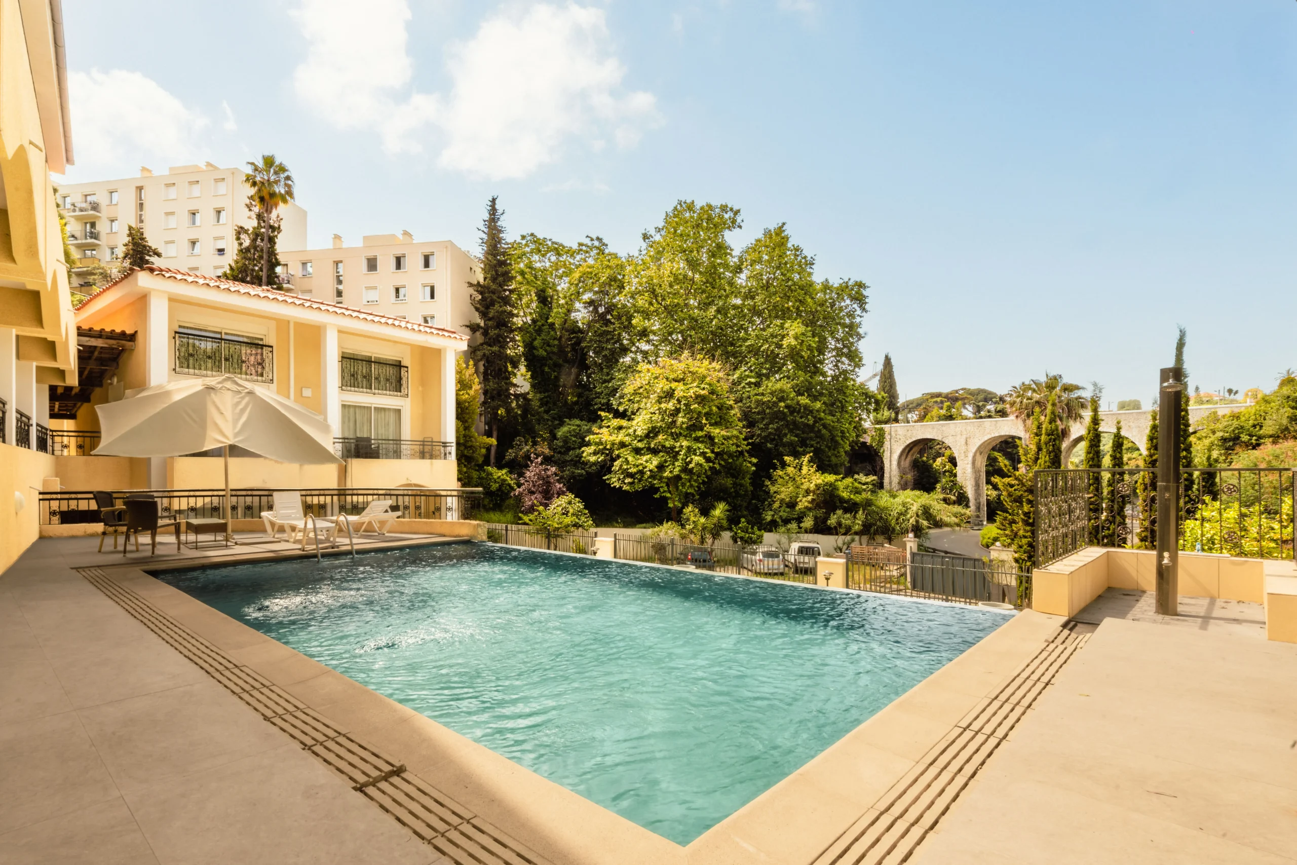 Piscine privée Résidence Gold Lyon Cannes