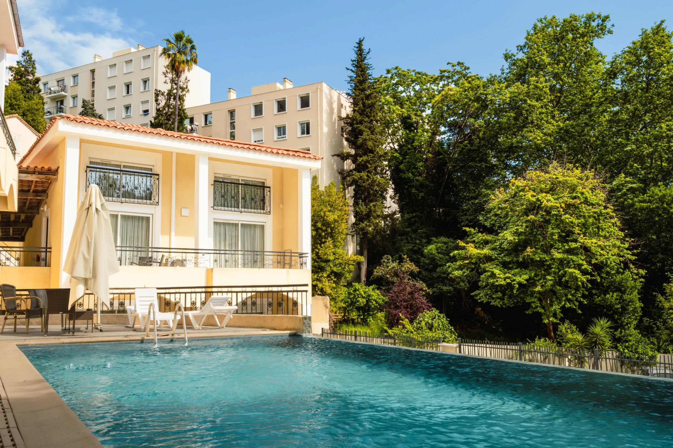 Résidence Gold Lyon — Piscine et extérieurs, Cannes