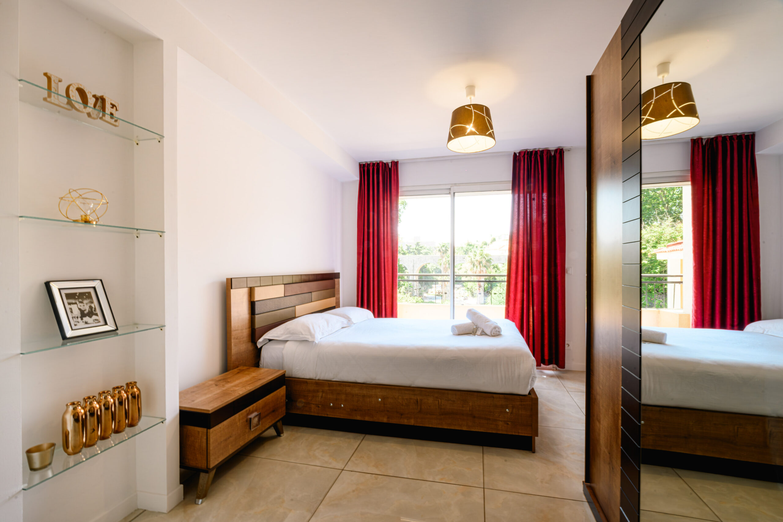 Crystal 4 — Duplex 3 chambres Jacuzzi Gold Lyon Cannes